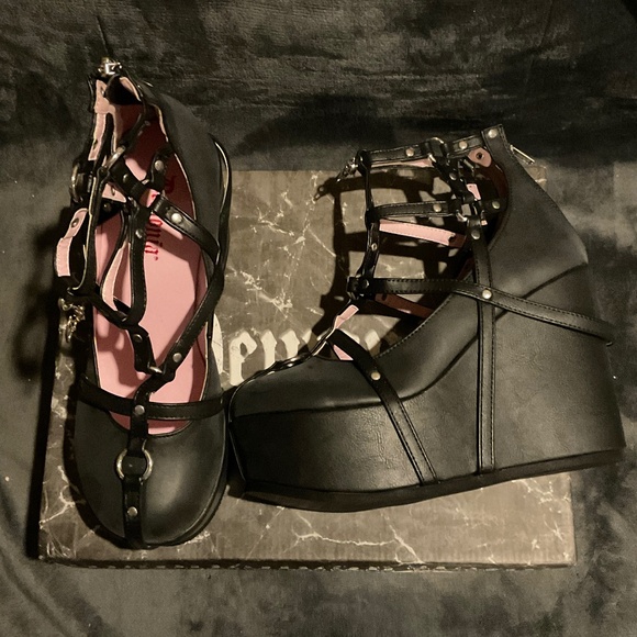 Demonia - Picture 1 of 1